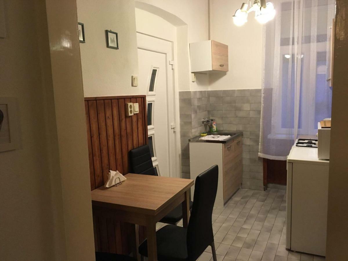 Апартаменты Jazmin Apartman Печ Экстерьер фото